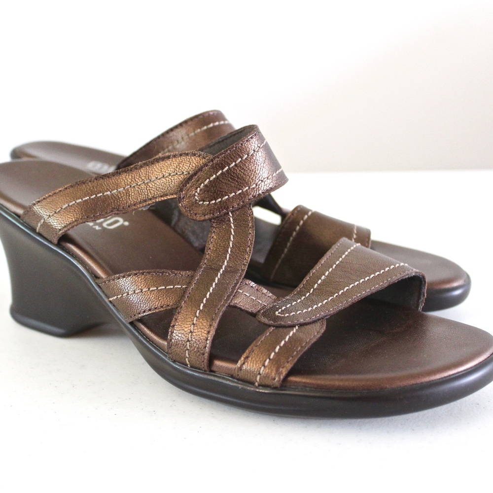 Munro American Copper Wedge Sandals! :)